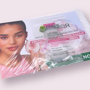 NWT Garnier Skin Active Micellar Cleansing Water - Sensitive Skin